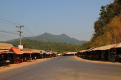 Laos, Vang Vieng, Markt am Straßenrand