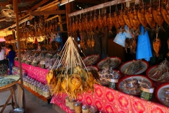 Laos, Vang Vieng, Markt am Straßenrand