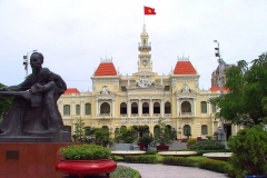 Saigon, Altes Rathaus mit Ho Chi Minh-Denkmal